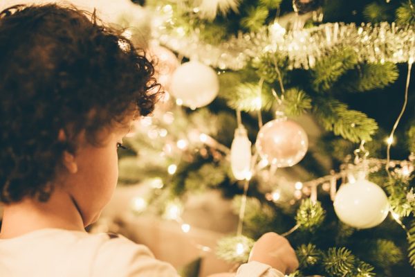 bambini albero di natale