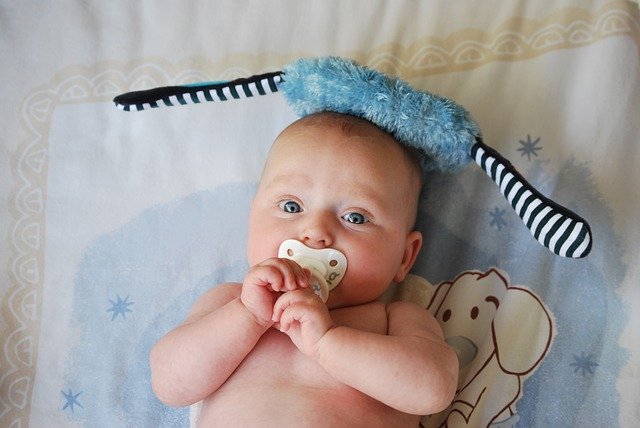 baby-215298_640 Ciuccio quando sbarazzarsene